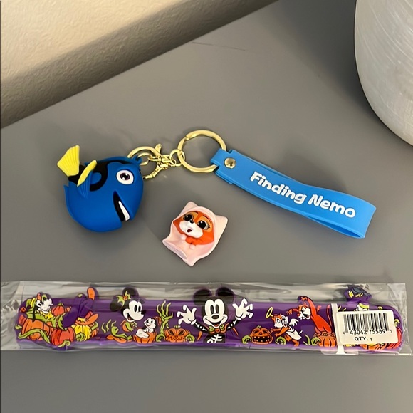 Disney Collection, Dory Keychain Doorable Bracelet - Picture 2 of 2